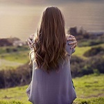 Аватарки. Наши интернет-лица-2 - 287512_Papel_de_Parede_Loira_Olhando_a_Paisagem_1680x1050.jpg