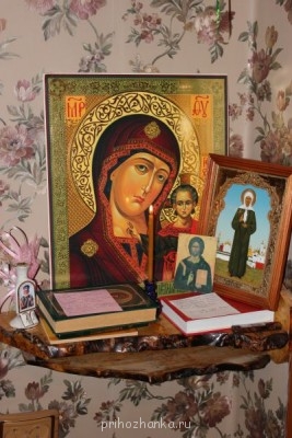 полочка в коридоре