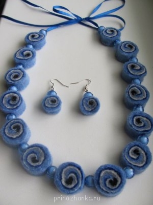 Два комплекта-почти близнеца(бордовый и голубой) сделала прошлой ночью.