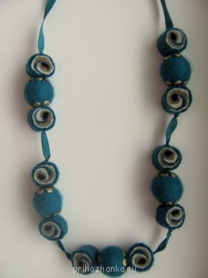 Только цвет настоящий более насыщенный, темно-изумрудный.