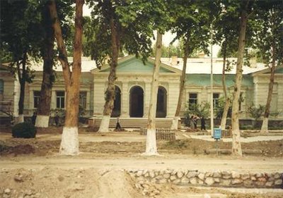 Особенности жизни в Средней Азии. - скорее всего, что это дом офицеров..jpeg