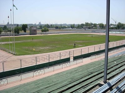 Особенности жизни в Средней Азии. - стадион Нефтяник..jpeg