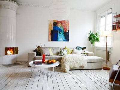Идеи для дома: удобно, компактно, дешево, стильно - living-room-with-wooden-floor-white-color-paint-wall-945x708.jpg