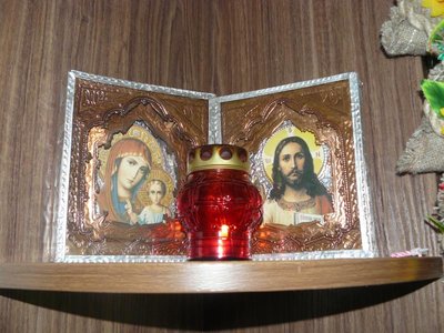 это в кухне на верхней полочке