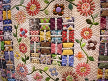 Любимые лоскутики :  - yokohama quilt week 2009, photo at kmkrentz_blogspot_com.jpg