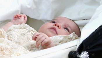 Читаем Живой Журнал . Интересно ЖЖе. И ФБ.. - Christening+Princess+Charlotte+Cambridge+deGCK3xSdBwx.jpg