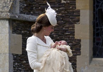 Читаем Живой Журнал . Интересно ЖЖе. И ФБ.. - Christening+Princess+Charlotte+Cambridge+lYLR_vTQ331x.jpg
