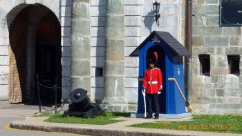 Почетный карул 22-ого полка. Единственный полк в стране где все приказы на французком.