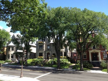 Здесь живут люди у кого есть деньги =)