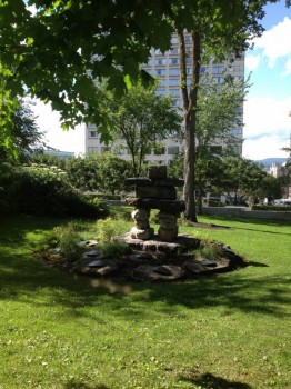 Инукшук. Ну каже без главного символа страны? =)