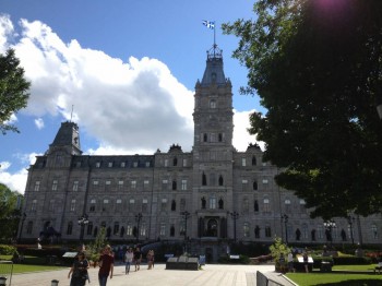 Парламент Квебек Сити и всей провинции Квебек.