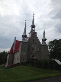 1748 год. Костел в честь святой семьи. Все таки есть надежда для канадцев! =)