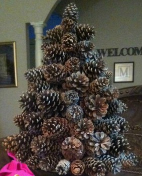 Рукоделие в Воскресной школе - 1418400154_novogodnie-podelki-iz-shishek-7.jpg