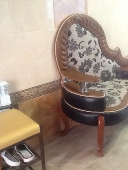 Прихожая. Цвет близко.  Но беж под мрамор сделан с прожилками.