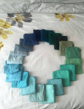 Моя девушка утверждает, что вме мои футболки одинакового цвета. Должен был доказать ей, что она не права.