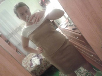 Предполагается рубашка или водолазка к костюму, когда оденусь поприличнее, сфотаюсь еще)) это драп