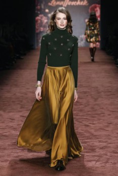 О стиле - 12_JAMES-TURTLENECK_forest_MAJESTY-COUTURE-SKIRT_gold_made-to-order.jpg