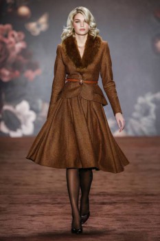 О стиле - 15_BERKELEY-BLAZER_tweed-rust_LONDON-SKIRT_tweed-rust.jpg