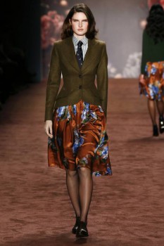 О стиле - 20_REGENT-BLAZER_landlord_POETRY-SKIRT_blue-roses_BRIT-BLOUSE_fox-green.jpg