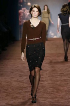 О стиле - 45_WILLIAM-PULLOVER_chestnut_MCCARTNEY-SKIRT_fox-black.jpg