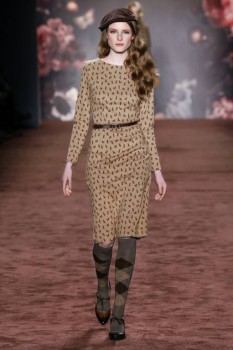 О стиле - 46_MCCARTNEY-DRESS_baskerville-caramel.jpg