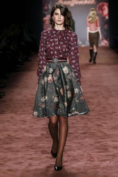 О стиле - 60_AW1617_Diana-Blouse_fox_Highgrove-Skirt.jpg