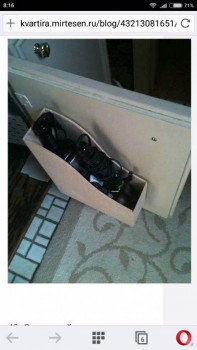 Хранение фена, плойки и много чего еще в папке для документов на дверце шкафа.