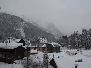 День первый. Домбай встретил нас снегопадом и туманом...