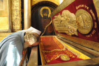 Святые, чтимые нынче - мощи святителя Филиппа.jpg