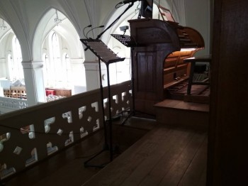 Ну, и ещё небольшая смена ракурса. Все фото сделаны за 15 минут до начала концерта.