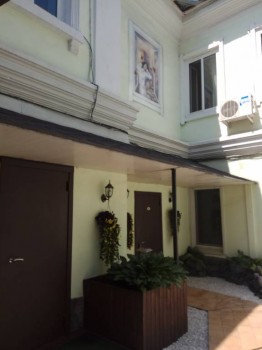 Эх, плохо получилась. Девушка в окне.