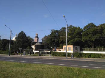 Там Александро-Невская Лавра совсем близко