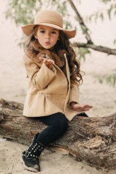 Аватарки. Наши интернет-лица-2 - depositphotos_130455560-stock-photo-little-girl-in-a-hat.jpg