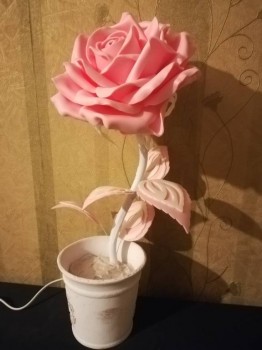 На горшок не смотрите, ещё не задекорирован.