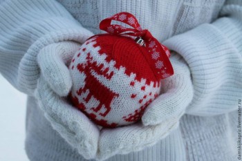 Аватарки. Наши интернет-лица-2 - c9ed3e24a62d8fc727cd37a18bga--podarki-k-prazdnikam-novogodnij-elochnyj-shar-podarochnyj.jpg