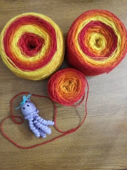 Кауни и осьминожек. Каждому волонтёру клуба такие вручали.