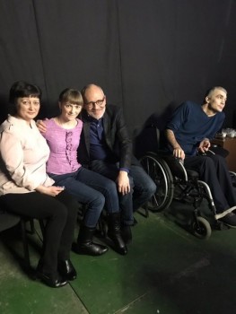 за кулисами