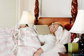 А у вас сейчас какое настроение? - женщина-падает-уснувшее-чтение-в-кровати-21422216.jpg