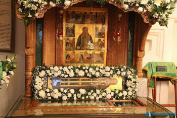 Святые, чтимые нынче - Рака_с_мощами_преподобного_Аристоклия.jpg