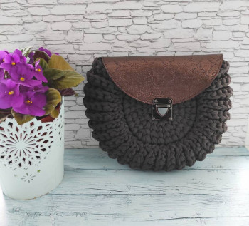 Эта сумочка пока без ремешка. Для сестрички .