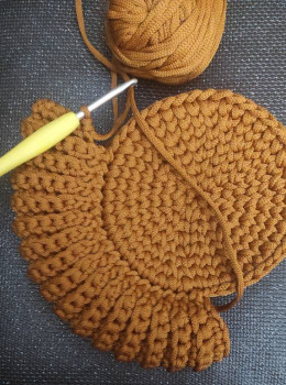 К этой рыжуле завтра приедет клапан и шлейка в цвете индиго( темно синий)