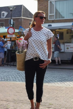 Несложные кофточки, платья - 1605075034.jpg