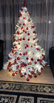 вчера нарядили ёлку