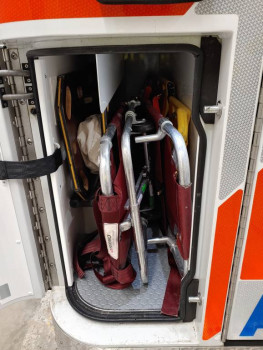 Носилки. Красно/бордовые для авиа перевозок.