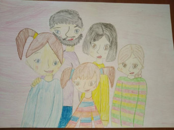Варя нарисовала бабушке нашу семью, а мы помогли ей раскрасить)