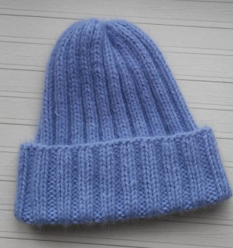 Такой модели шапок было связано около 8 . Не успевала фоткать- люди утеплялись)