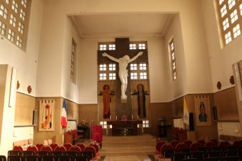 А как на Западе? - 69123_-_Lyon-Chapelle_de_l'Hôpital_Desgenettes_Intérieur.jpg