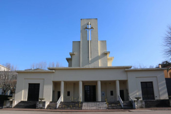 А как на Западе? - 69123_-_Lyon-Chapelle_de_l'Hôpital_Desgenettes_3°.jpg