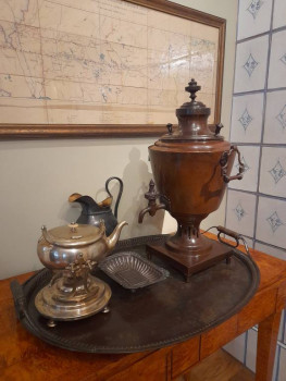 Карта Петербургско-Московской железной дороги и дорожный самовар