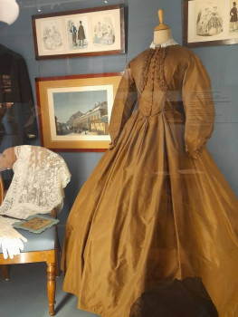 Образец женского платья 19 в.